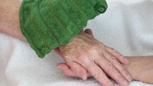 Das sensible Vertrauensverhältnis soll eine 49-Jährige ausgenutzt haben.
