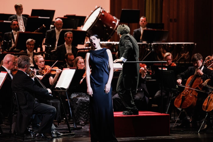Opernsängerin Asmik Grigorian brilliert erstmals als Carmen.