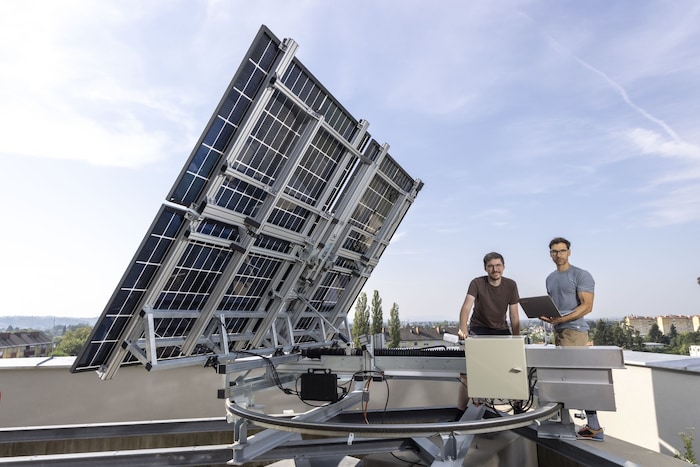 Thomas Neubauer und Armin Buchroithner vor der Demonstrationsanlage