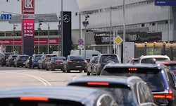 Die Kolonnen sind zum Teil kilometerlang.