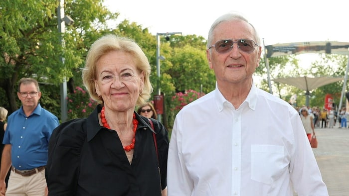 Schweizerhaus-Chef Karl Kolarik kam in Begleitung seiner Ehefrau Johanna.