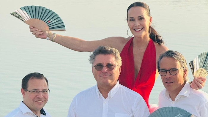 Andreas Wirth, Strauss und Klaus Hofmann (v.li.) und Maggie Entenfellner.