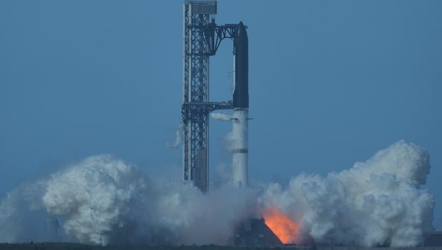 Der 13. Testflug des Raketensystems Starship ist wegen Problemen mit den Triebwerken abgebrochen ...
