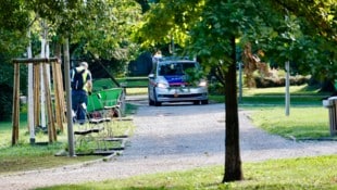 Die Polizei ist im Volksgarten stark präsent.