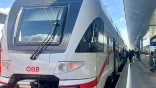 Der Zugverkehr ist auch am Freitag noch massiv eingeschränkt auf der Strecke. 