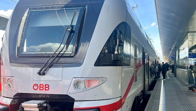 Der Zugverkehr ist auch am Freitag noch massiv eingeschränkt auf der Strecke.