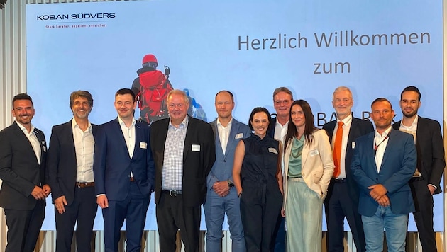 Florian Traußnig (ganz links) lud Experten aus Wirtschaft, Recht und Risikomanagement ein, um ...