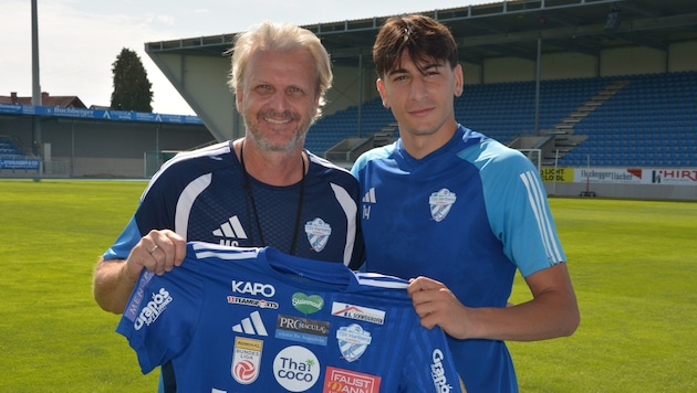 TSV-Trainer Markus Schopp mit Neuzugang Agustin Urrutia.