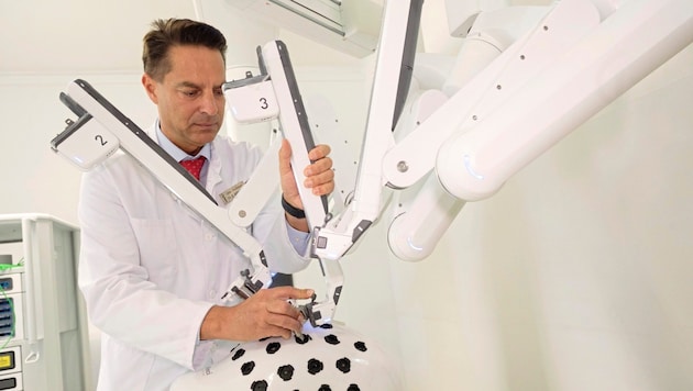2023 führte Prof. Mittermair auch die Da-Vinci-Roboterchirurgie in Kärnten ein.