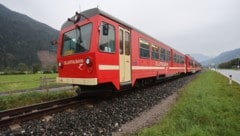 Die alten roten Garnituren, die bereits einen hohen jährlichen Erhaltungsaufwand bedeuten, ...