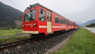 Die alten roten Garnituren, die bereits einen hohen jährlichen Erhaltungsaufwand bedeuten, ...