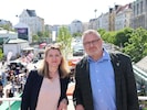 Vizebürgermeisterin Bettina Emmerling (NEOS) mit Ex-Marktamtchef Andreas Kutheil am Dach der ...