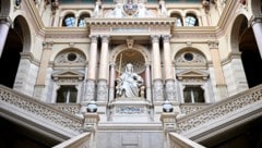 Justitia im Obersten Gerichtshof – die römische Göttin der Gerechtigkeit. Doch mit der nächsten ...