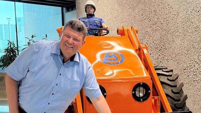Kurt Bernegger begann als Baggerfahrer im Betrieb .