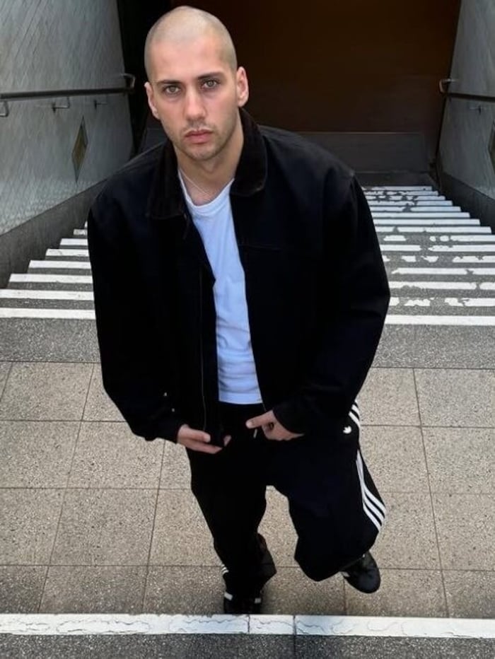 Jugo Ürdens zeigt sich in „Für mich“ persönlicher und musikalisch vielseitiger denn je.