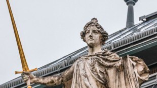 Die Justitia des Salzburger Justizgebäudes