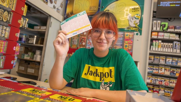 Bei der Lotto-Kollektur am Jakominiplatz in Graz hat Marie derzeit alle Hände voll zu tun, die ...
