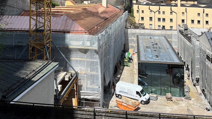 So dunkel sieht das Festspielzentrum tatsächlich aus