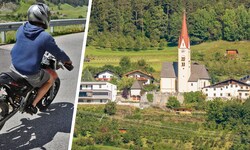 Am Donnerstagabend verunglückte der Mopedfahrer tödlich (Symbolbild). In seiner Heimatgemeinde ...