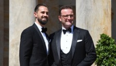 Jens Spahn und sein Ehemann sind jetzt stolze Eltern.