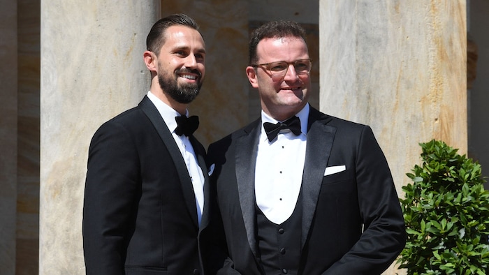 Jens Spahn (rechts) mit seinem Ehemann Daniel Funke (links)