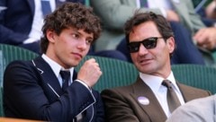 Andrea Kimi Antonelli (l.) und Roger Federer (r.)