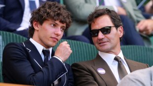 Andrea Kimi Antonelli (l.) und Roger Federer (r.)