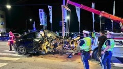 Das Luxusfahrzeug ist ein Totalschaden.