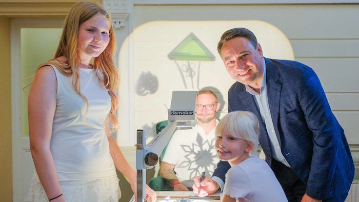 Familienreferent LH-Stv. Manfred Haimbuchner mit Familie Allerstorfer im Francisco Carolinum, ...