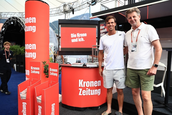 Der deutsche Tennisprofi Daniel Altmaier (links) mit Claus Meinert, Chefredakteur der „Tiroler ...