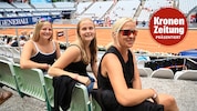 Sabine (rechts) mit ihren beiden Töchtern Emily und Marie (links) im Center Court.