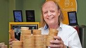 Inhaber Walter Brandhofer freut sich über den Eis-Erfolg