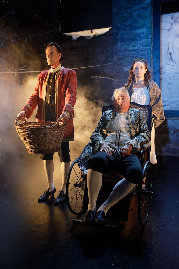 Das Ensemble des Heunburg Theaters bringt Grillparzers „Die Ahnfrau“ eindrucksvoll auf die ...