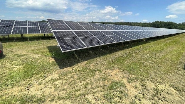 Auf einer Länge von 500 Metern sollten Photovoltaik-Paneele auf dem Donaudamm aufgestellt werde