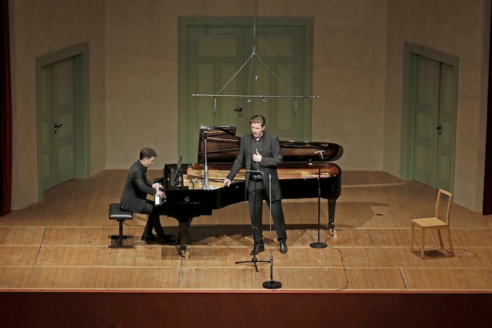 Bariton Samuel mit Ammiel Bushakevitz am Klavier.