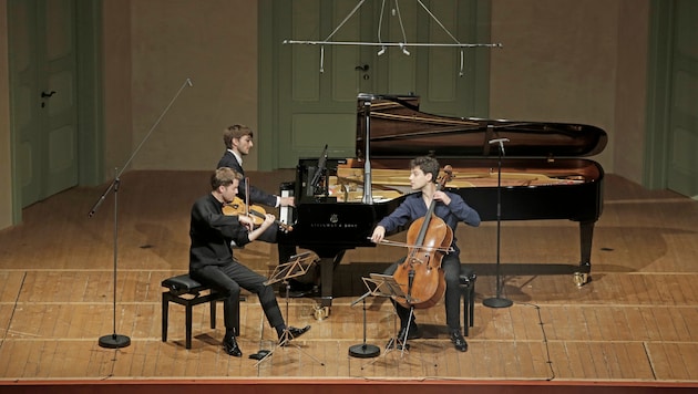 Viel Beifall gab es für Tobias Feldmann (Violine), Victor Julien-Laferrière (Cello) und ...