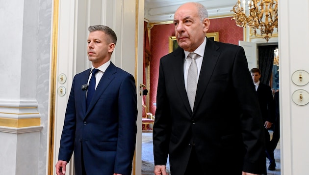 Premier Péter Magyar (li.) will schon lange, dass Tamas Sulyok seinen Posten räumt.