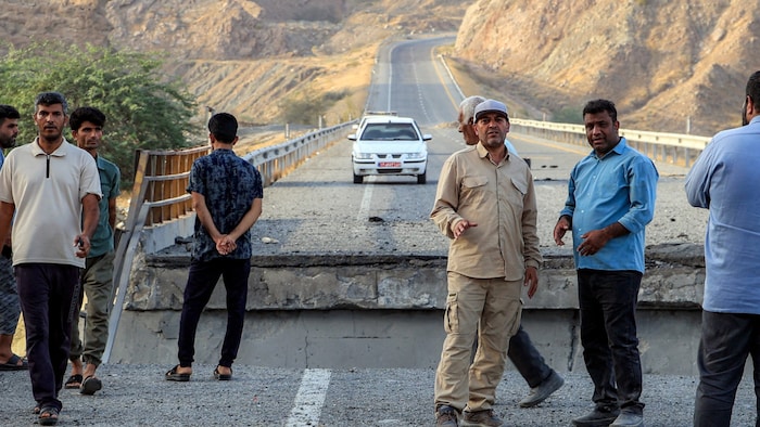Inspektion einer zerstörten Brücke nach einem US-Angriff im Iran