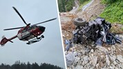 Unter anderem stand der Notarzthubschrauber RK-2 im Einsatz. Rechts das komplett demolierte ...