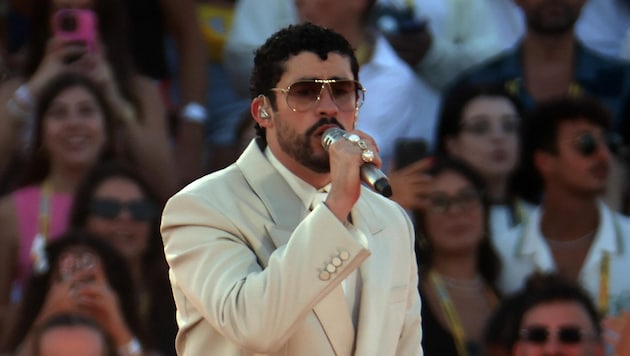 Bad Bunny hatte am Samstagabend sechs Songs gespielt, bevor das Konzert aufgrund eines Unwetters ...