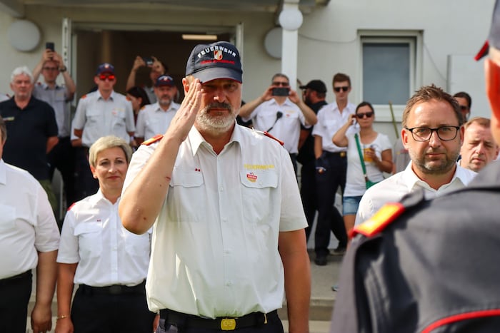 Landesfeuerwehrkom- mandant Franz Kropf ist stolz auf den Feuerwehrnachwuchs.
