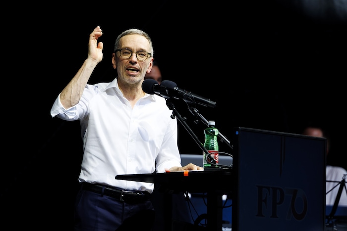 Vom Absturz der SPÖ profitiert die FPÖ.