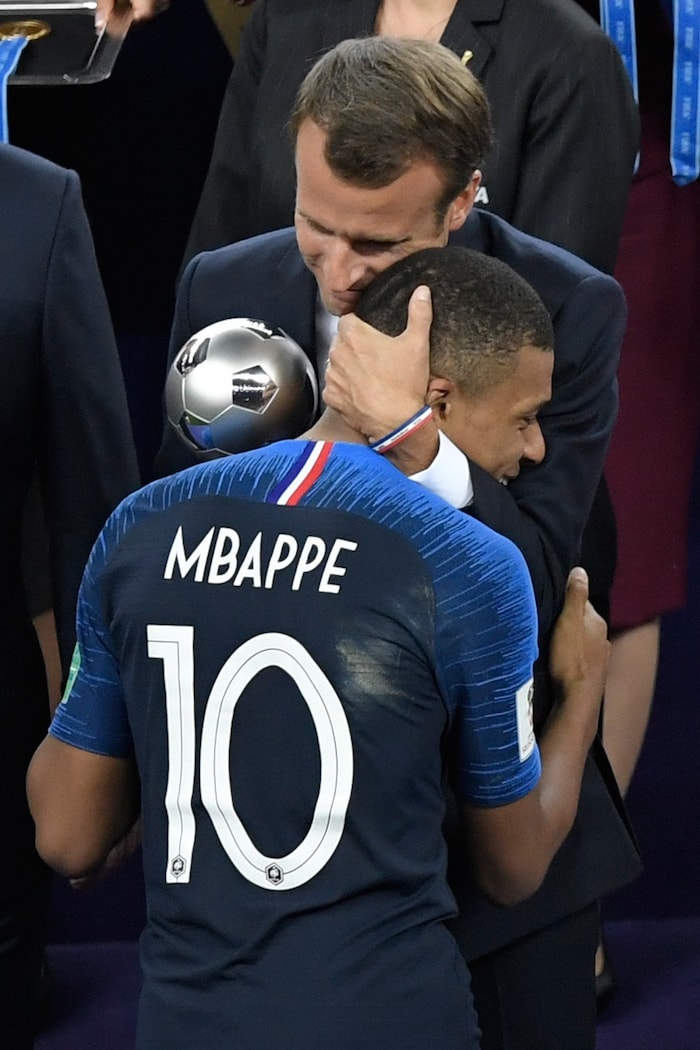 Emanuel Macron wurde vorgeworfen, Kylian Mbappe sexuell belästigt zu haben.