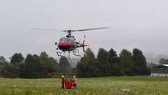 Auch der Polizeihubschrauber ging in die Luft, um bei der Brandbekämpfung zu helfen.