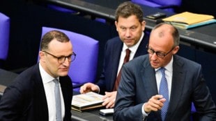 Von links: CDU/CSU-Politiker Jens Spahn und Deutschlands Bundeskanzler Friedrich Merz