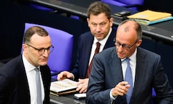 Von links: CDU/CSU-Politiker Jens Spahn und Deutschlands Bundeskanzler Friedrich Merz