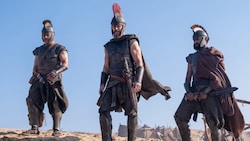 Matt Damon (m.) verkörpert in dem Epos den Helden Odysseus.