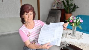FOTOKERSCHI / WERNER KERSCHBAUMMAYR, Krone KREATIV Gertrude H. (77) ärgert sich über die Bürokratie beim Finanzamt.