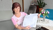 Gertrude H. (77) ärgert sich über die Bürokratie beim Finanzamt.