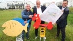 Neuer Standort: Hermann Nährer, Thomas Steiner und Werner Fleischhacker mit dem Plan für den ...